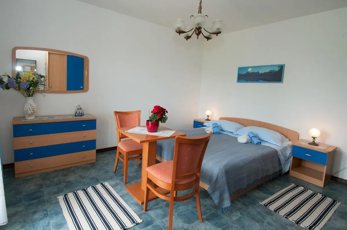 Apartments & Rooms Ribaric Lovran 3*,